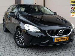 Zwart Gebruikt 2018 Volvo V40 Hatchback | € 19.950 (Eerlijke prijs)