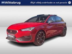 Rood, metallic lak Gebruikt 2023 Cupra Leon VZ Hatchback | € 29.450 (Eerlijke prijs)