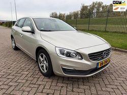 Bruin Gebruikt 2017 Volvo V60 Stationwagen | € 9.950 (Goede deal)