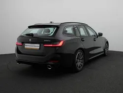 Zwart Gebruikt 2022 BMW 320 Stationwagen | € 34.900 (Eerlijke prijs)