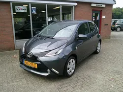 Grijs Gebruikt 2017 Toyota Aygo X-play Hatchback | € 8.500 (Eerlijke prijs)