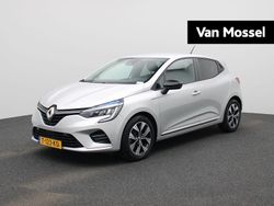 Grijs Gebruikt 2023 Renault Clio V Evolution Hatchback | € 16.835 (Eerlijke prijs)