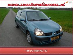 Blauw (metallic) Gebruikt 2003 Renault Clio II Expression Hatchback | € 1.100 (Eerlijke prijs)