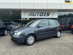 Blauw Gebruikt 2004 VW Polo Hatchback | € 2.119 (Eerlijke prijs)