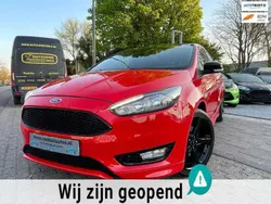 Rood Gebruikt 2017 Ford Focus ST-Line Hatchback | € 10.995 (Super prijs)