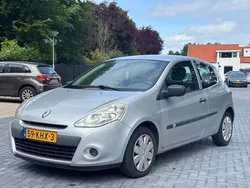 Grijs Gebruikt 2010 Renault Clio II Hatchback | € 1.695 (Eerlijke prijs)