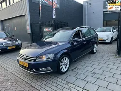 Blauw, metallic lak Gebruikt 2011 VW Passat Highline Stationwagen | € 7.499 (Eerlijke prijs)