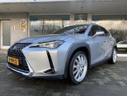 Grijs Gebruikt 2019 Lexus UX 250h Business Edition SUV | € 23.950 (Eerlijke prijs)