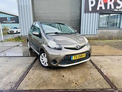 Bruin Gebruikt 2012 Toyota Aygo Comfort Hatchback | € 2.999 (Eerlijke prijs)