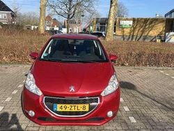 Rood Gebruikt 2013 Peugeot 208 Active Hatchback | € 3.500 (Goede deal)