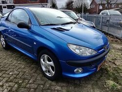 Blauw Gebruikt 2003 Peugeot 206 CC Cabriolet | € 1.950 (Eerlijke prijs)