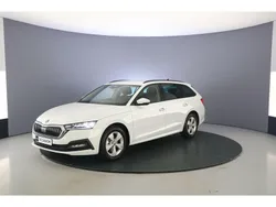 Moon white Gebruikt 2024 Skoda Octavia Business Line Stationwagen | € 30.900 (Iets duurder)