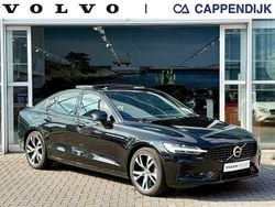 Sedan Gebruikt 2022 Volvo S60 R-Design Sedan | € 35.950 (Duur)