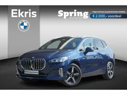 Phytonicblau (donker blauw) Gebruikt 2024 BMW 220 Active Tourer Luxury Line MPV | € 44.900 (Iets duurder)