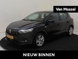 Zwart, metallic lak Gebruikt 2021 Dacia Sandero Comfort Hatchback | € 13.240 (Eerlijke prijs)