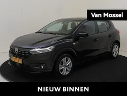 Zwart, metallic lak Gebruikt 2021 Dacia Sandero Comfort Hatchback | € 13.440 (Eerlijke prijs)