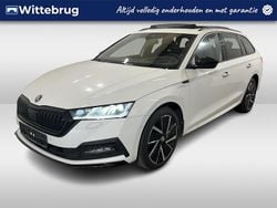Wit (metallic) Gebruikt 2022 Skoda Octavia SportLine Stationwagen | € 22.950 (Eerlijke prijs)