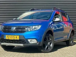 Blauw, metallic lak Gebruikt 2017 Dacia Sandero Stepway Hatchback | € 9.950 (Eerlijke prijs)