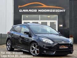 Zwart Gebruikt 2015 Ford Focus ST Hatchback | € 14.995 (Goede deal)