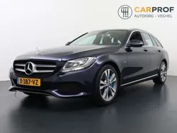 Blauw, metallic lak Gebruikt 2017 Mercedes C350e Stationwagen | € 21.495 (Goede deal)
