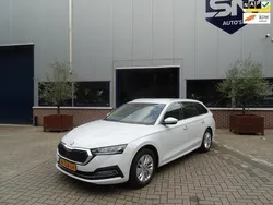 Wit Gebruikt 2021 Skoda Octavia Business Line Stationwagen | € 19.950 (Eerlijke prijs)