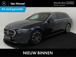 Blauw, metallic lak Gebruikt 2024 Mercedes E300 Luxury Stationwagen | € 54.945 (Eerlijke prijs)