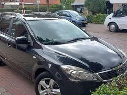 Zwart Gebruikt 2010 Kia Ceed MPV | € 3.250 (Goede deal)