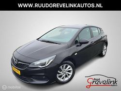 Zwart Gebruikt 2020 Opel Astra Edition Hatchback | € 9.995 (Eerlijke prijs)