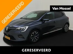 Grijs Gebruikt 2020 Renault Clio V Zen Hatchback | € 13.435 (Eerlijke prijs)