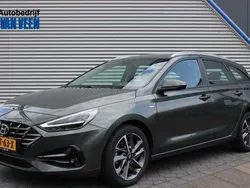 Amazon grey (grijs metallic) Gebruikt 2023 Hyundai i30 Comfort Stationwagen | € 22.945 (Iets duurder)