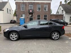 Grijs Gebruikt 2013 Volvo S60 Momentum Sedan | € 7.495 (Eerlijke prijs)