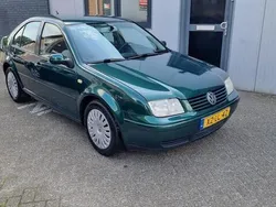 Groen Gebruikt 1999 VW Bora Trendline Sedan | € 999 (Eerlijke prijs)