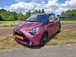Paars, metallic lak Gebruikt 2018 Toyota Aygo X-cite Hatchback | € 9.450 (Goede deal)