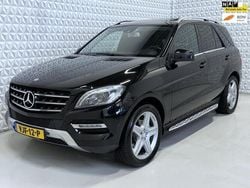 Zwart Gebruikt 2012 Mercedes ML350 SUV | € 14.999