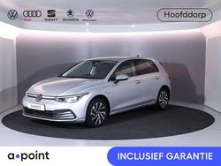 Zilver, metallic lak Gebruikt 2022 VW Golf VIII Style Hatchback | € 24.949 (Super prijs)