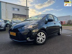 Zwart, metallic lak Gebruikt 2019 Toyota Yaris Hybrid Active Hatchback | € 14.450 (Eerlijke prijs)