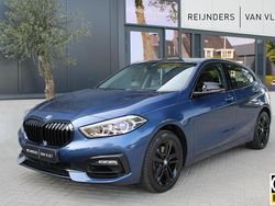 Blauw Gebruikt 2021 BMW 118 Sport Line Hatchback | € 20.890 (Eerlijke prijs)