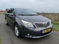 Grijs (metallic) Gebruikt 2010 Toyota Avensis Business Edition Stationwagen | € 6.450 (Eerlijke prijs)