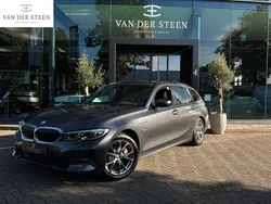 Grijs Gebruikt 2022 BMW 330e Executive Stationwagen | € 37.545 (Eerlijke prijs)