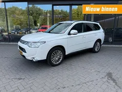 Wit, metallic lak Gebruikt 2013 Mitsubishi Outlander Instyle SUV | € 14.900 (Eerlijke prijs)