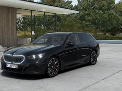 Zwart Nieuw 2025 BMW 550e M Sport Stationwagen | € 110.744 (Goede deal)
