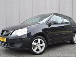 Zwart, metallic lak Gebruikt 2005 VW Polo Comfortline Hatchback | € 2.950 (Iets duurder)