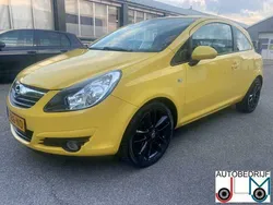 Geel, metallic lak Gebruikt 2009 Opel Corsa Edition Hatchback | € 3.750 (Eerlijke prijs)