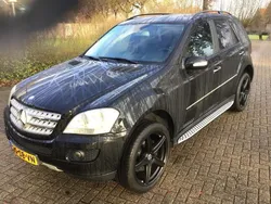 Zwart, metallic lak Gebruikt 2006 Mercedes ML350 SUV | € 15.900