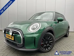 Groen, metallic lak Gebruikt 2023 Mini Cooper Classic Hatchback | € 25.750 (Eerlijke prijs)