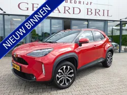 Rood, metallic lak Gebruikt 2024 Toyota Yaris Cross Edition SUV | € 29.950 (Eerlijke prijs)