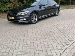 Grijs Gebruikt 2018 VW Passat R Sedan | € 20.900 (Duur)
