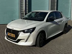 Wit Gebruikt 2022 Peugeot 208 Allure Hatchback | € 17.950 (Eerlijke prijs)