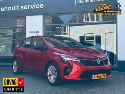 Rood Gebruikt 2024 Renault Clio V Evolution Hatchback | € 23.950 (Eerlijke prijs)