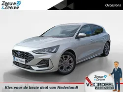 Grijs Gebruikt 2022 Ford Focus ST-Line X Hatchback | € 19.440 (Eerlijke prijs)